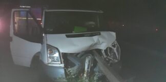 autoutilitară în parapet