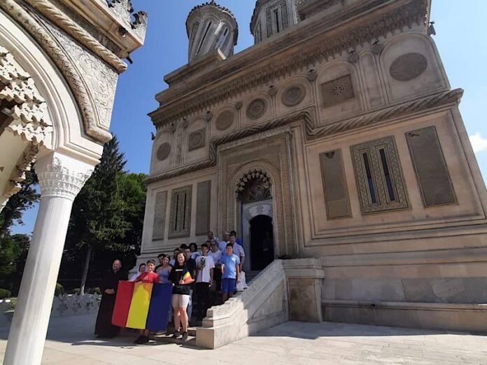 Tinerii din Parohia Subpiatra