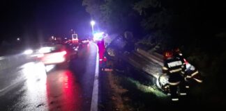 Mașină răsturnată la Negreni