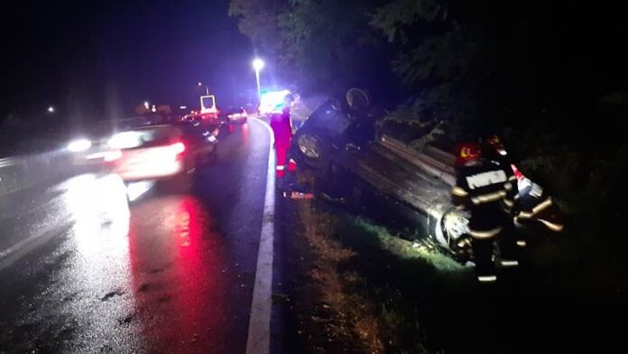 Mașină răsturnată la Negreni