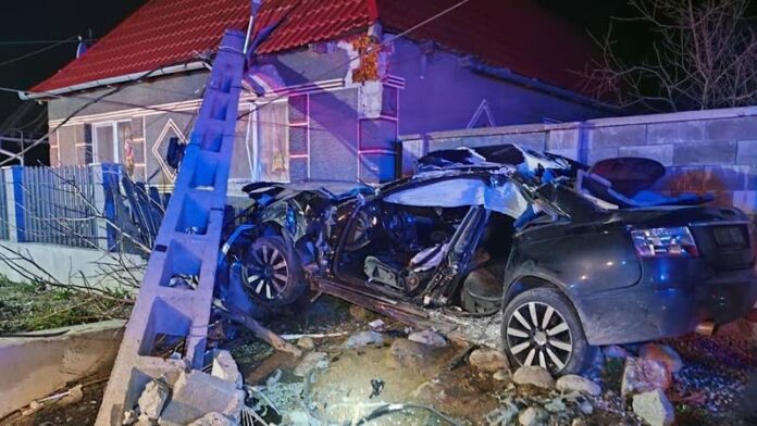 Mașina în stâlp la Chistag