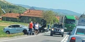 Accident cu două mașini în Lugașu de Jos