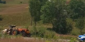 Bărbatul care s-a răsturnat cu tractorul la Zece Hotare nu avea permis răsturnat cu tractorul la Zece Hotare