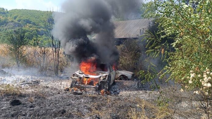 autoturisme mistuite de flăcări în Peștere autoturisme mistuite de flăcări în Peștere