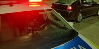 Mașina de poliție noaptea