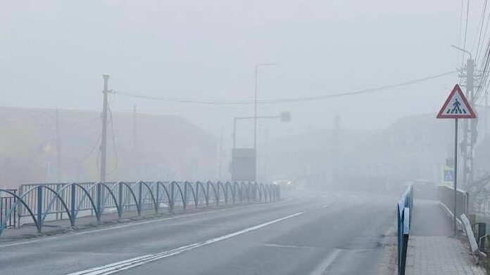 Ceață în orașul Aleșd