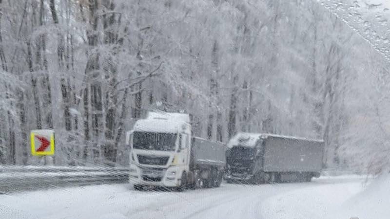 Tir blocat zăpadă Sinteu