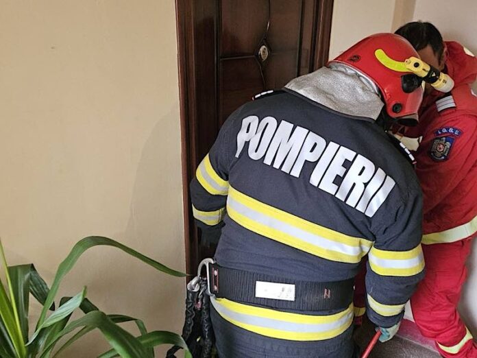 Ușa deblocată de pompieri