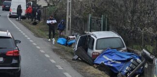 autoturism intrat într-un cap de pod în localitatea Gheghie