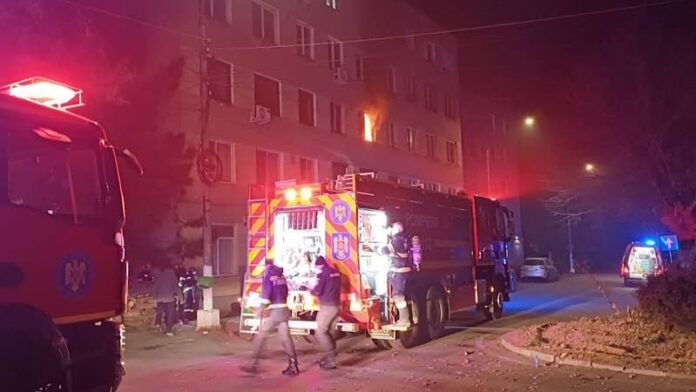Incendiu bloc Aleșd