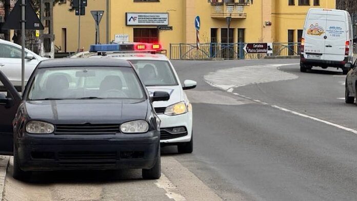 Mașină de poliție prin Aleșd