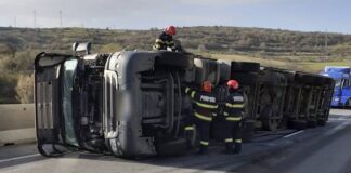 autotren răsturnat