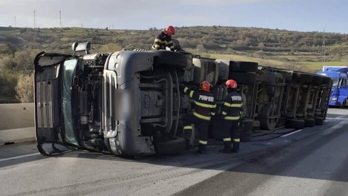 autotren răsturnat