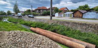 Au început lucrările pentru construirea a două poduri și modernizarea infrastructurii rutiere în Aleșd – investiție de peste 5,6 milioane de lei