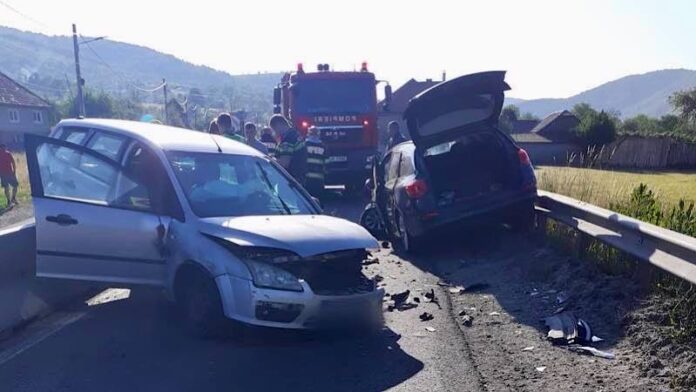 Mașini implicate accident în Negreni