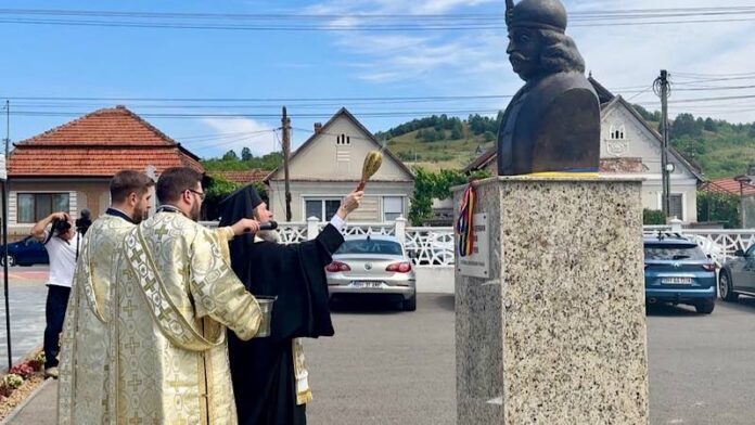 Dezvelirea bustului voievodului Constantin Șerban Basarab la Tinăud