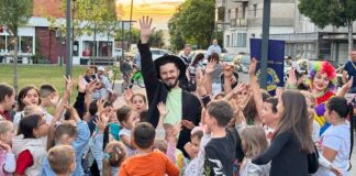Magie, zâmbete și bucurie alături de Teo Magicianul la Aleșd Teo Magicianul la Aleșd