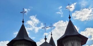 Pelerini pe urmele Sfinților Cuvioși Paisie și Cleopa de la Sihastria (foto)