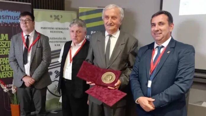 Homonnai Gábor, distins cu Premiul „Fényes Elek” Homonnai Gábor, distins cu Premiul „Fényes Elek”