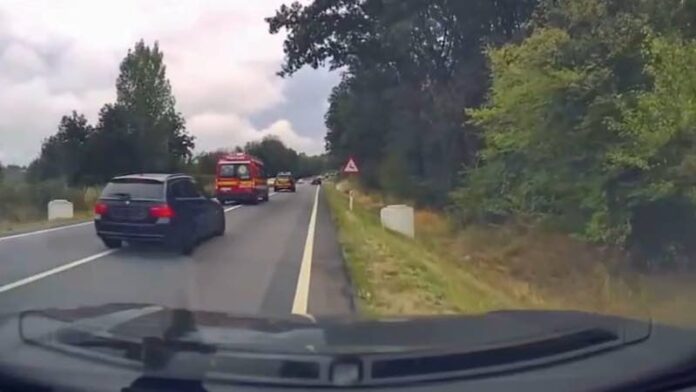 Ambulanțe urmărite în trafic
