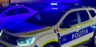 Caz șocant în Bihor: copil de 13 ani, scos din casă și obligat să doarmă în frig Duster de poliție