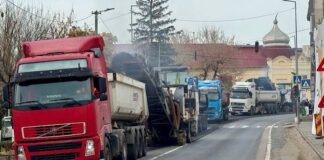 Mâine încep lucrările de asfaltare pe DN1, în centrul orașului Aleșd. Șoferii sunt rugați să nu parcheze pe marginea drumului lucrări de asfaltare în centrul orașului Aleșd.