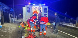 Accident pe DN1, la Tinăud: pieton lovit de un autoturism, transportat la spital Ambulanța intervenție accident Tinăud