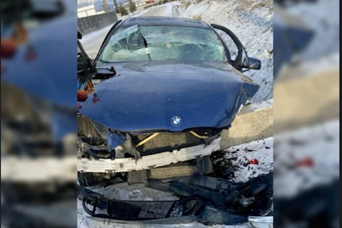 BMW ieșit din șanț și oprit în cap de pod la în Chistag