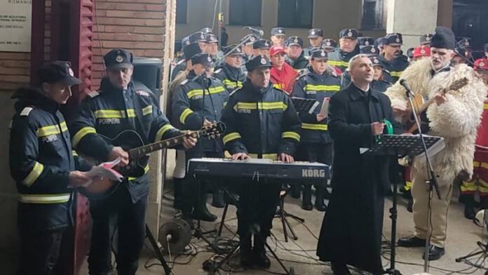 Concert de colinde în fața ISU Bihor Concert de colinde în fața ISU Bihor