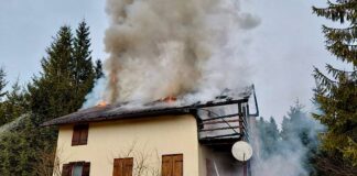 Incendiu la o cabană din Beliș. O femeie primește îngrijiri medicale Incendiu cabană Beliș