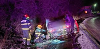 Accident rutier pe DN1 E60. Un autoturism s-a răsturnat autoturism răsturnat