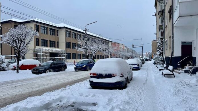 Zăpadă în orașul Alesd