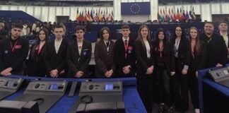 Vizită de studiu a ambasadorilor juniori de la Colegiul Tehnic ,,Alexandru Roman” din Aleșd la Parlamentul European din Strasbourg Elevi de la Colegiul Tehnic ,,Alexandru Roman” din Aleșd la Parlamentul European din Strasbourg