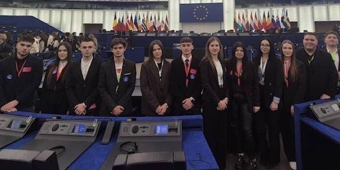 Elevi de la Colegiul Tehnic ,,Alexandru Roman” din Aleșd la Parlamentul European din Strasbourg