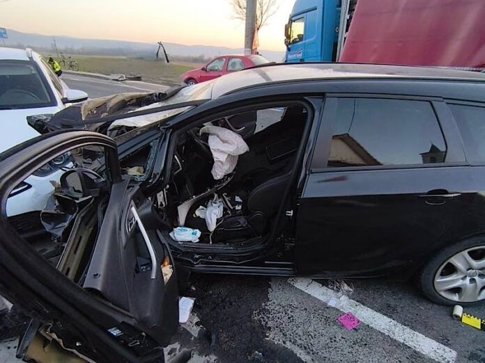 Mașini implicate în accident mortal din Aușeu