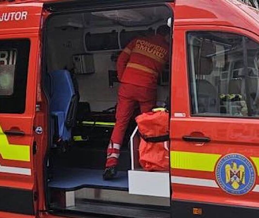 Accident grav în Bihor. Motociclist resuscitat la fața locului după o coliziune cu două autoturisme Smurd