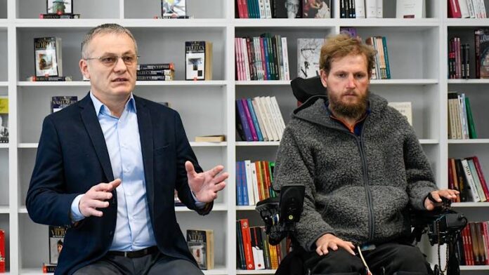 Mircea Mălan, președintele Consiliului Județean Bihor și Mihai Neșu, fondatorul Fundației „Mihai Neșu