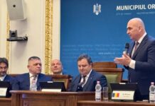 Fico și Bolojan, întâlnire la Oradea: momente cu cântec și tradiții Fico și Bolojan la Oradea