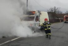 Incendiu la o autoutilitară