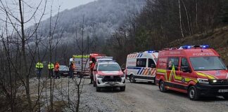 Accident grav la Bulz: muncitor prins sub un utilaj răsturnat într-o râpă