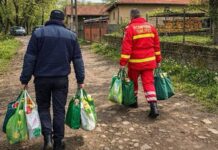 Pompierii din Aleșd, gesturi care încălzesc suflete: sprijin pentru familiile aflate în dificultate, în prag de Paște