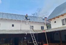 Incendiu la Mănăstirea Izbuc. Pompierii au intervenit de urgență