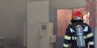 Incendiu la o firmă de pe Calea Borșului din Oradea