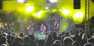 Copiii au fost vedetele zilei la Aleșd. Distracția a continuat chiar și pe vreme ploioasă Acoustic Boyz concert la Aleșd