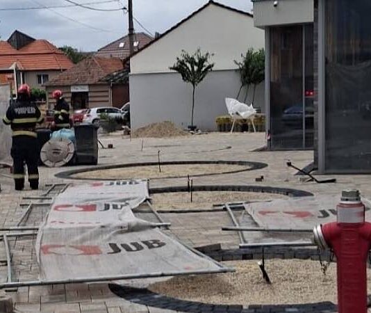Femeie rănită și autoturism avariat în Oradea, în urma vântului puternic