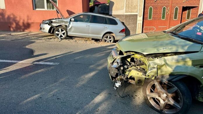 Mașini implicate în accident la Măgești
