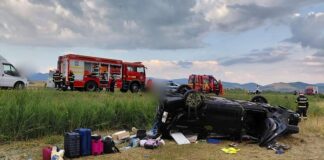 Accident la ieșirea din Huedin spre Oradea. Patru adulți și doi minori, evaluați de echipajele medicale