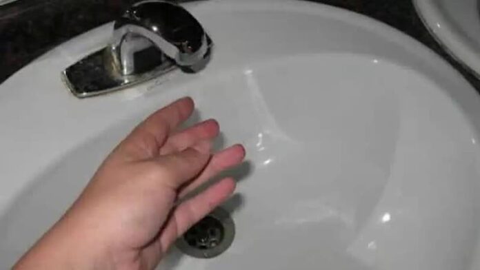 Fără apă la chiuvetă Fără apă la chiuvetă