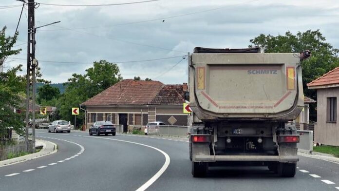 Camion pe drum caniculă