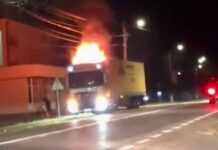 Autotren cuprins de flăcări la Lugașu de Jos